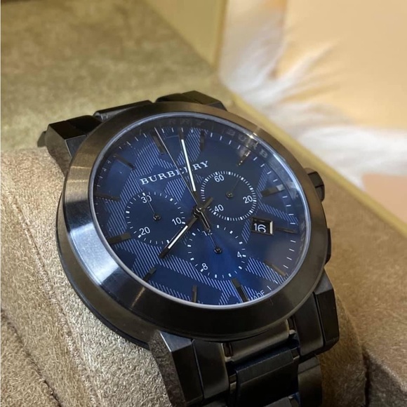 Burberry Men’s Large Check Gray Ion-Plated Stainless Steel Watch
Swiss… - Picture 3 of 13